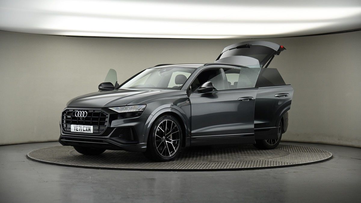 More views of Audi Q8