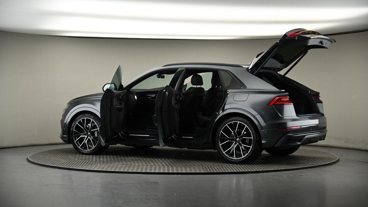 More views of Audi Q8