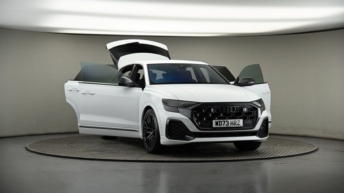 More views of Audi SQ8