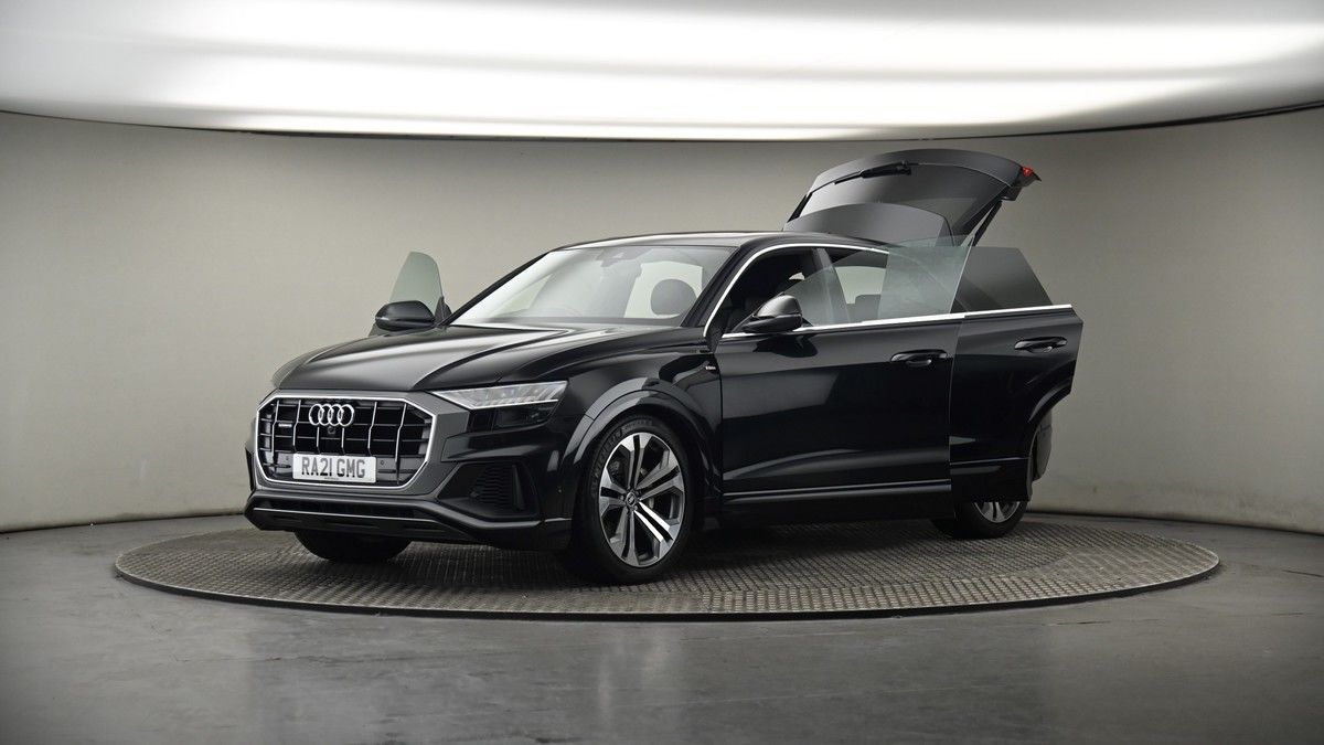 More views of Audi Q8