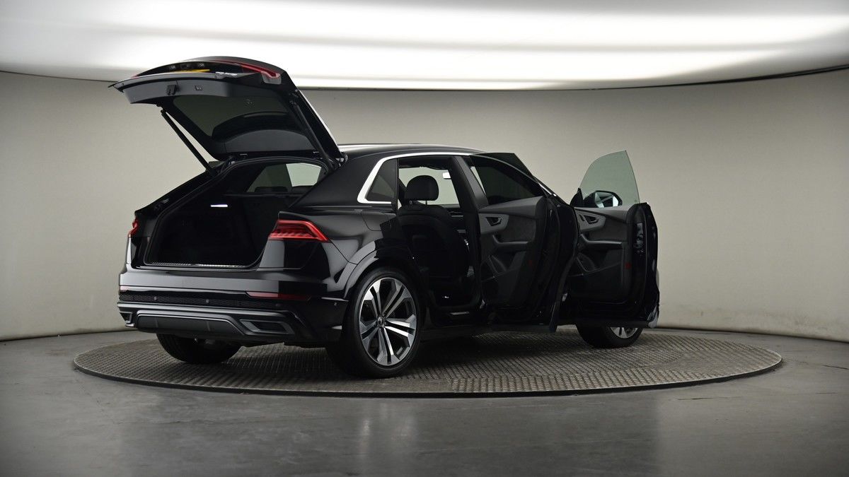 More views of Audi Q8