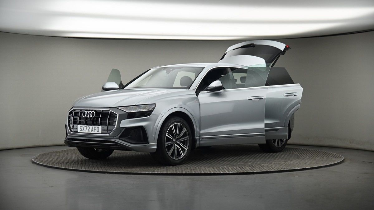 More views of Audi Q8