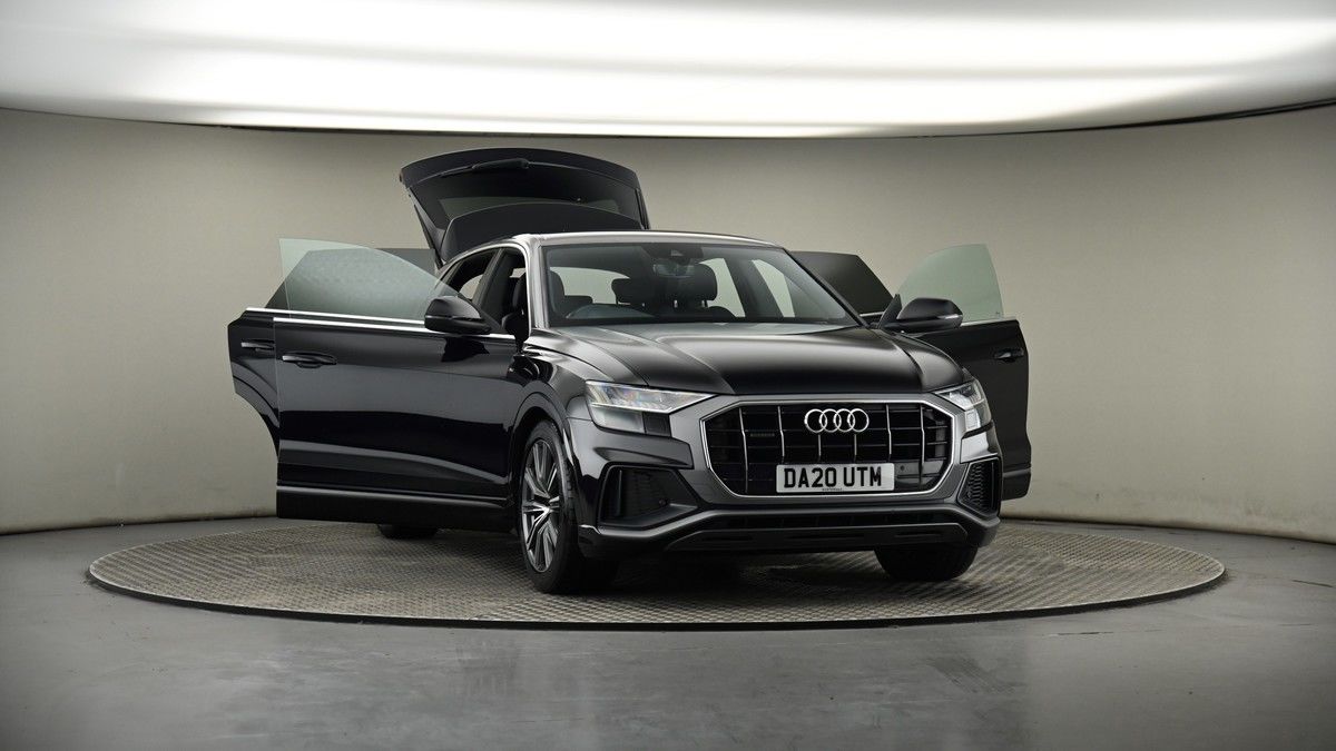 More views of Audi Q8