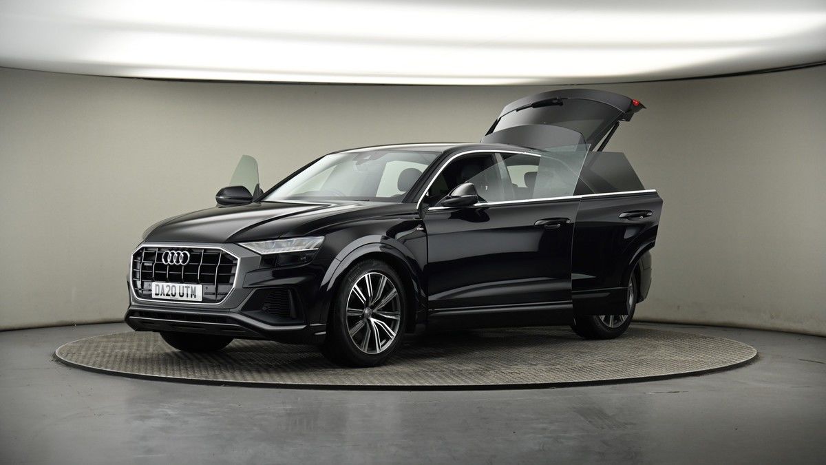 More views of Audi Q8