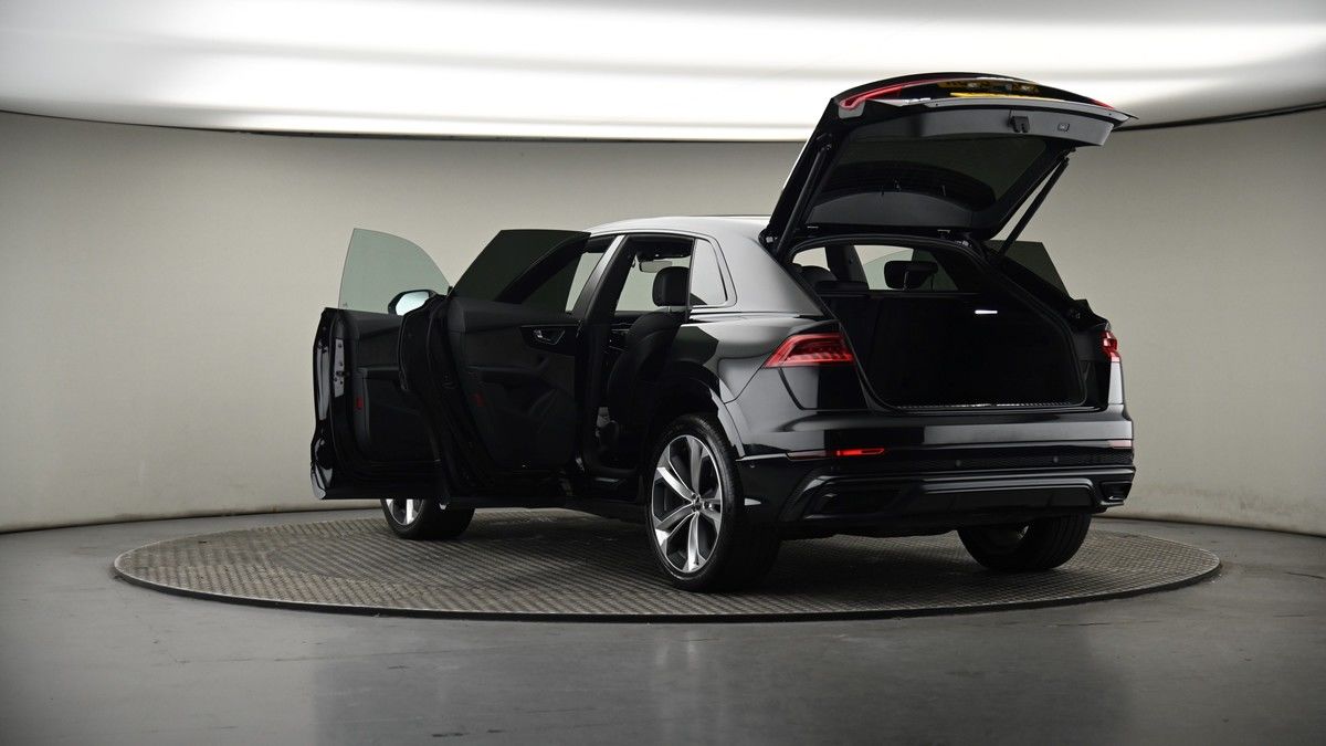 More views of Audi Q8