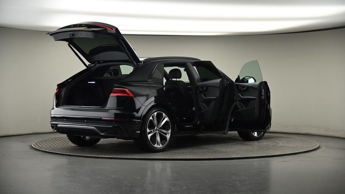 More views of Audi Q8