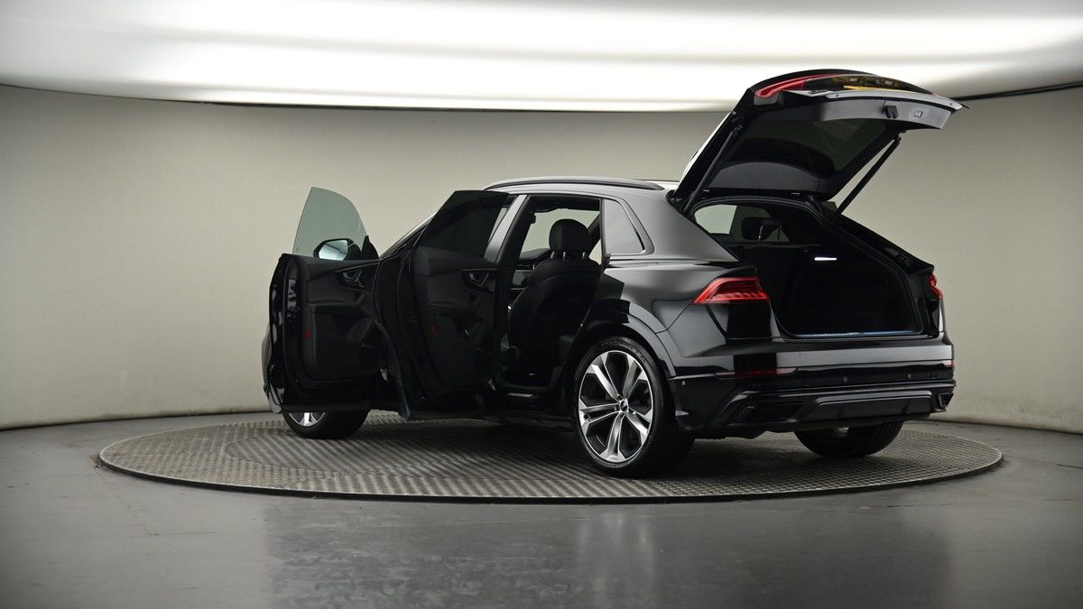 More views of Audi Q8