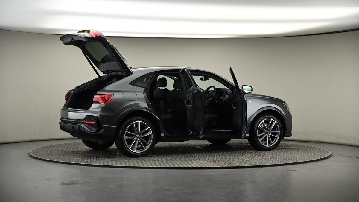 More views of Audi Q3