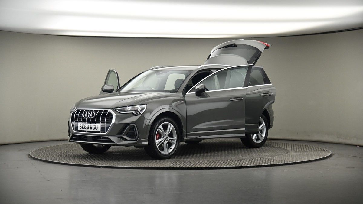 More views of Audi Q3