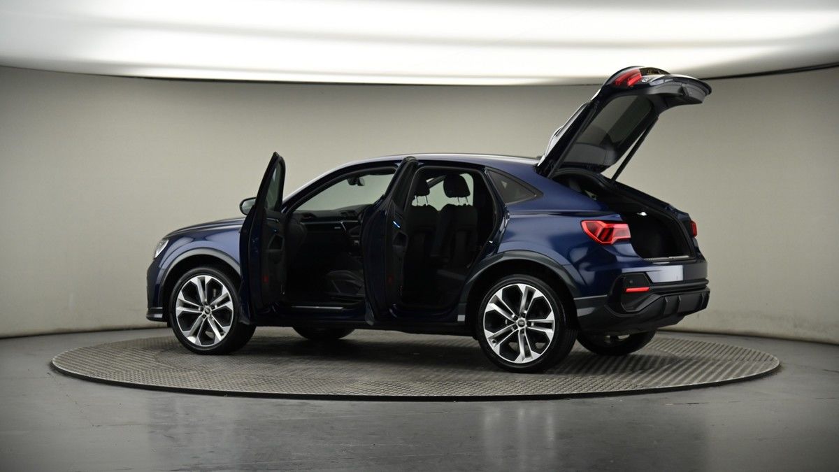 More views of Audi Q3