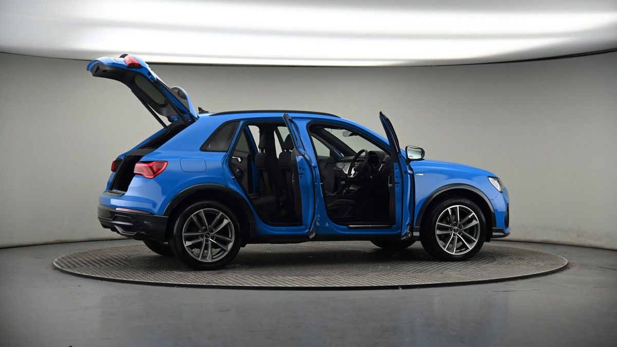 More views of Audi Q3