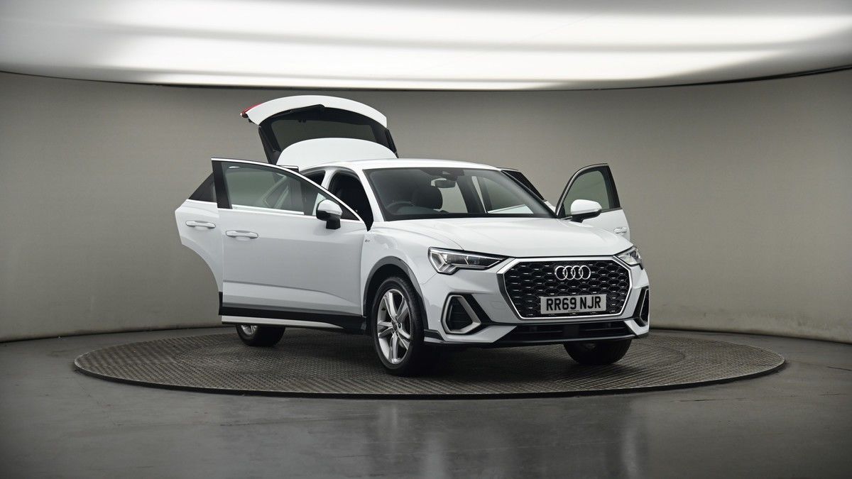 More views of Audi Q3