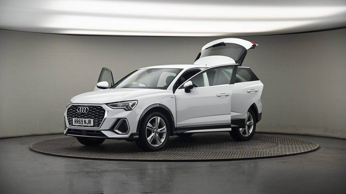 More views of Audi Q3