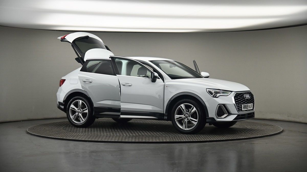 More views of Audi Q3