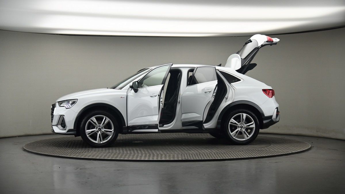 More views of Audi Q3