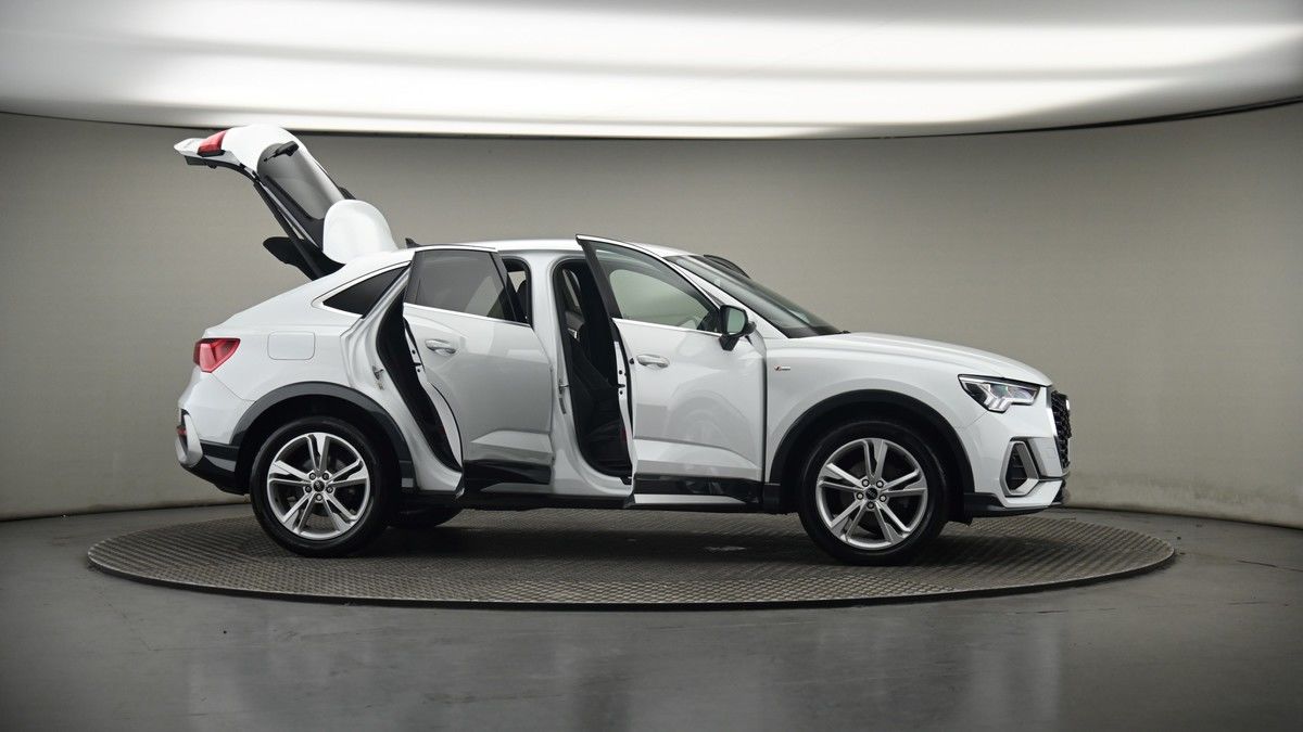 More views of Audi Q3