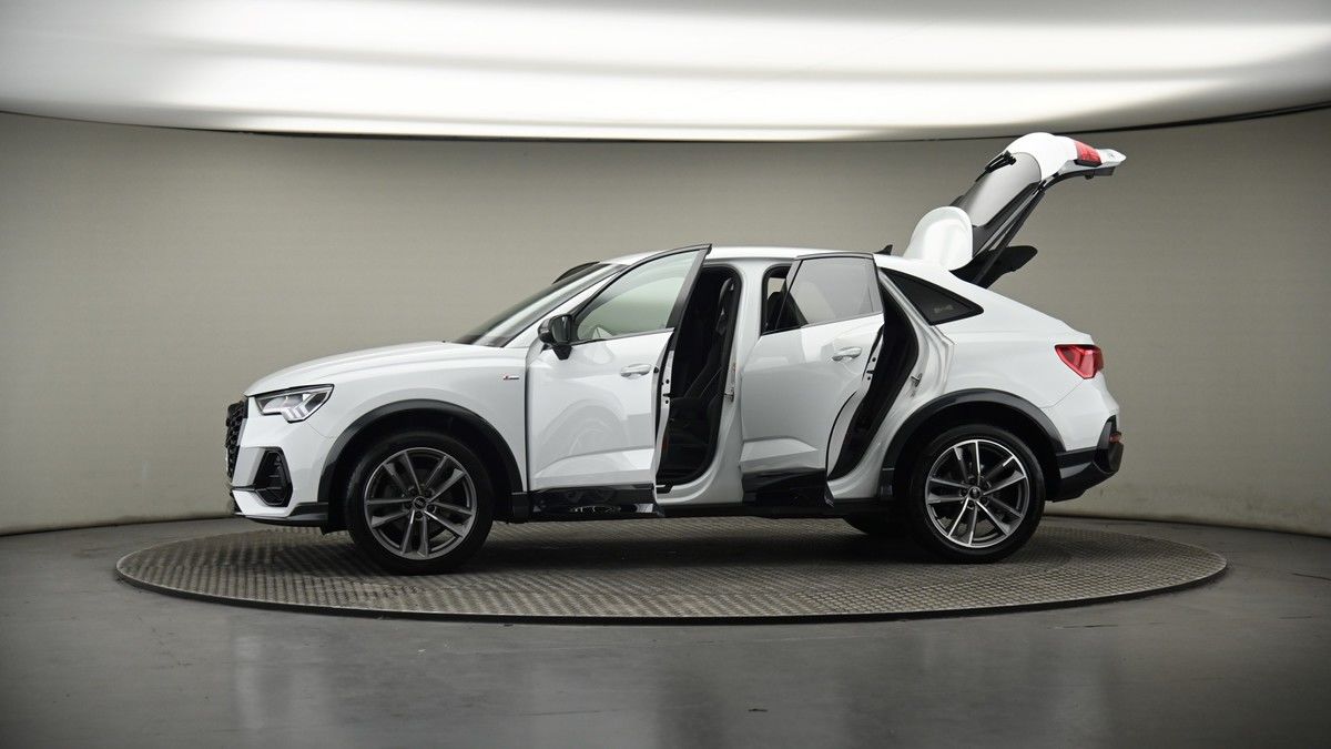 More views of Audi Q3