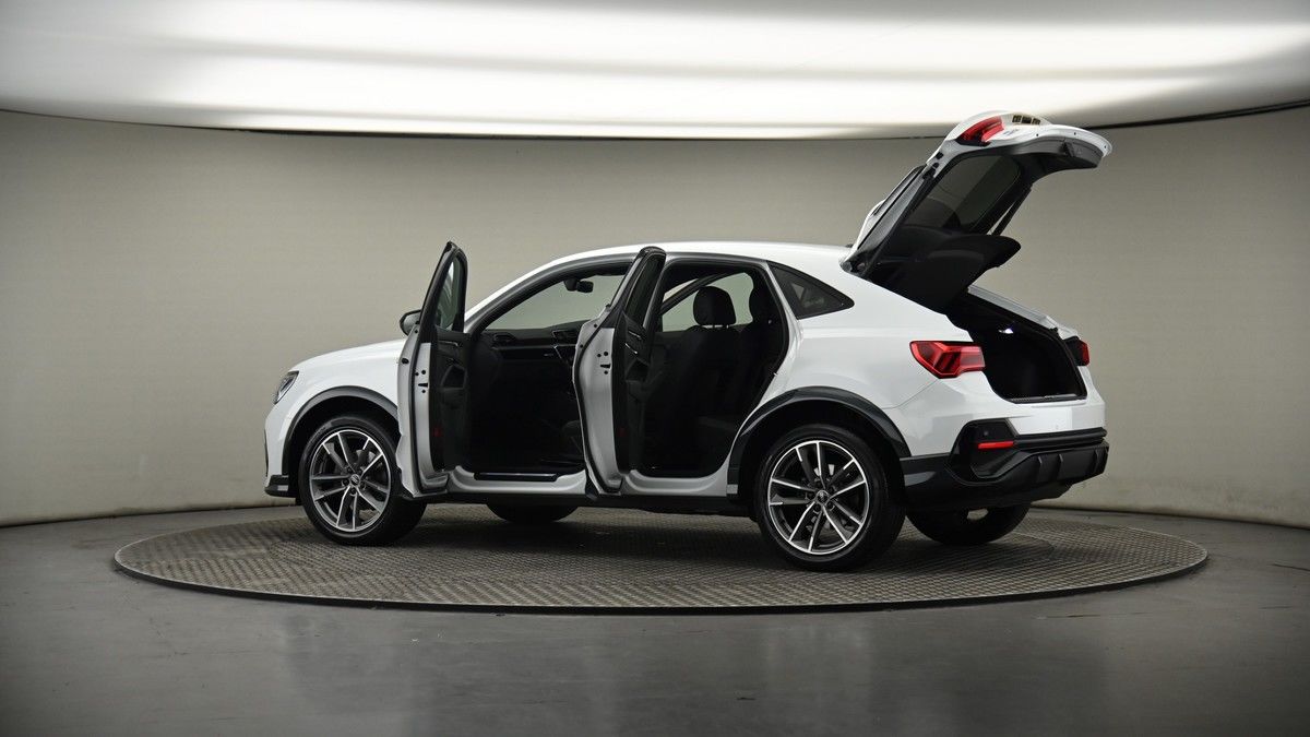 More views of Audi Q3