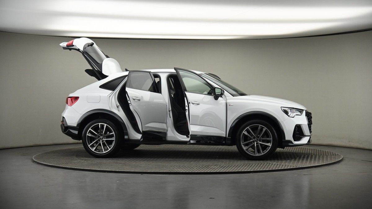 More views of Audi Q3