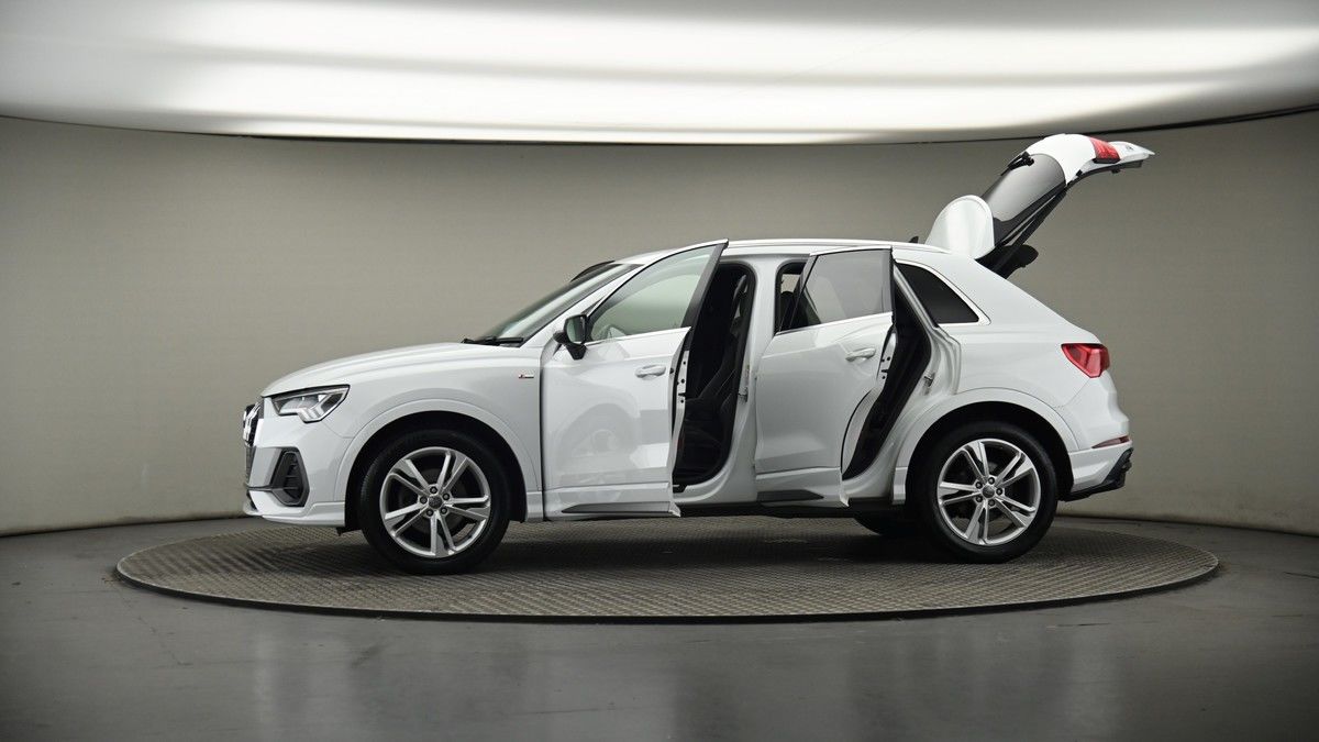 More views of Audi Q3