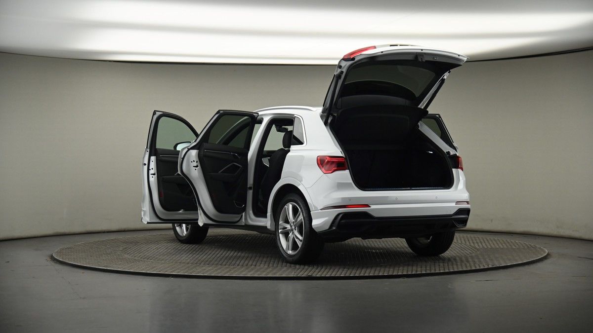 Audi Q3 Image 8