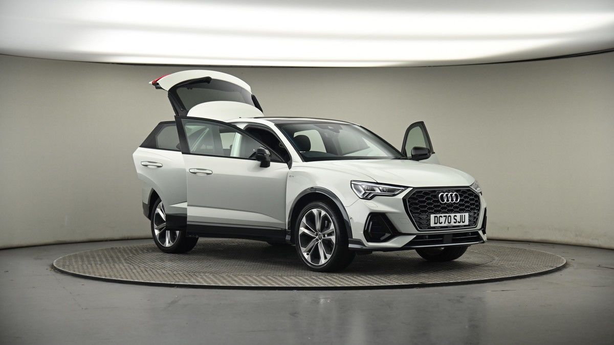 More views of Audi Q3