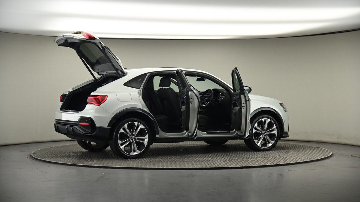 More views of Audi Q3