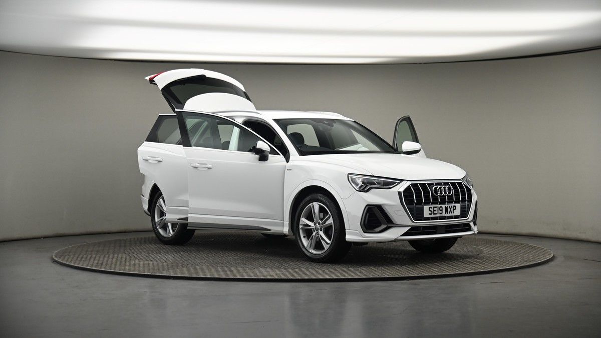 More views of Audi Q3