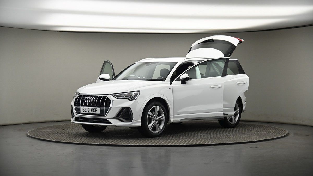 More views of Audi Q3