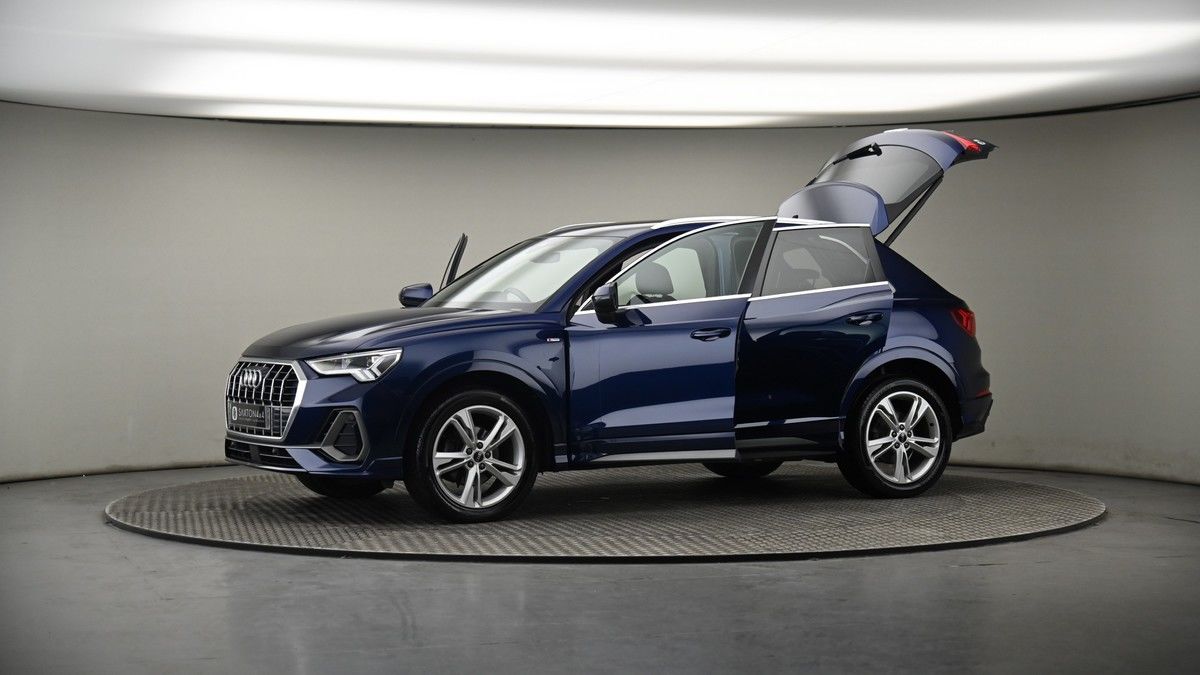 More views of Audi Q3