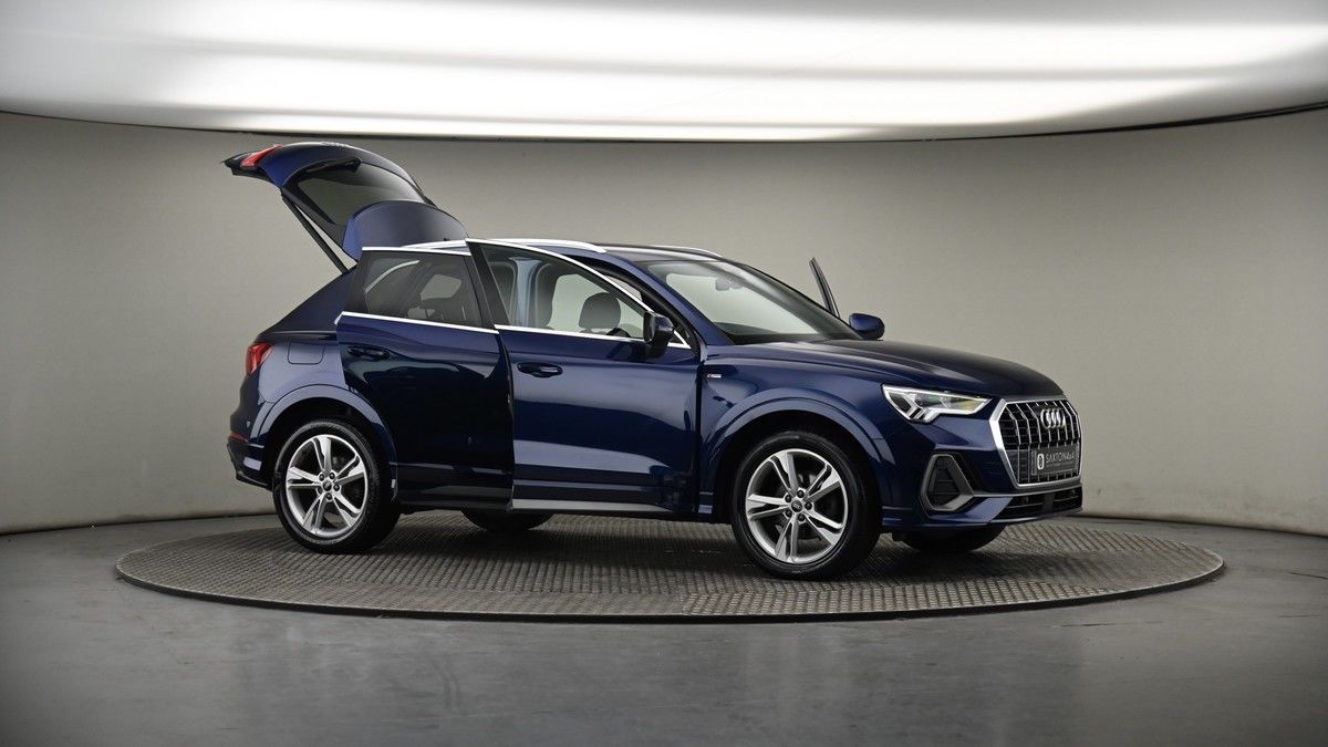 More views of Audi Q3