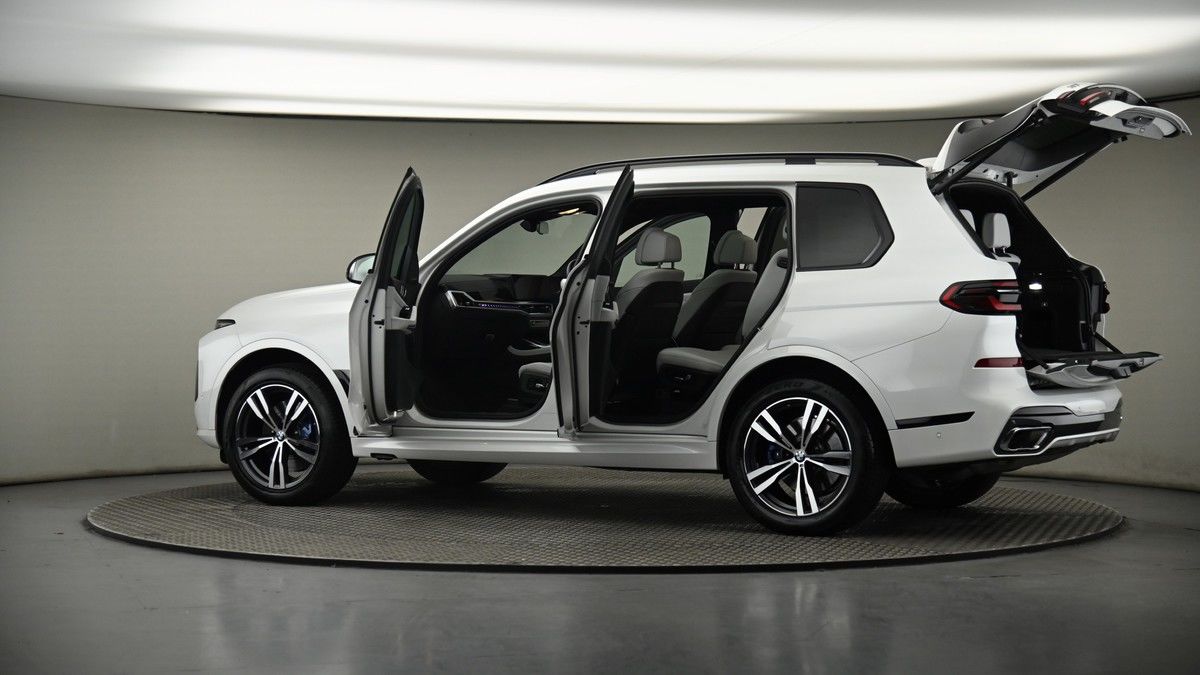 More views of BMW X7