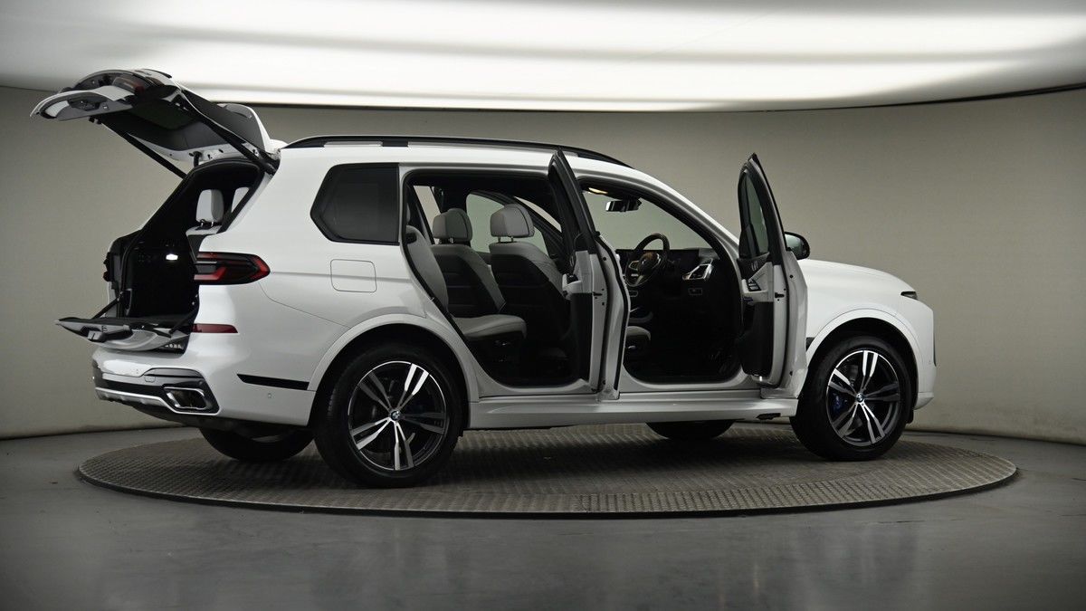 More views of BMW X7