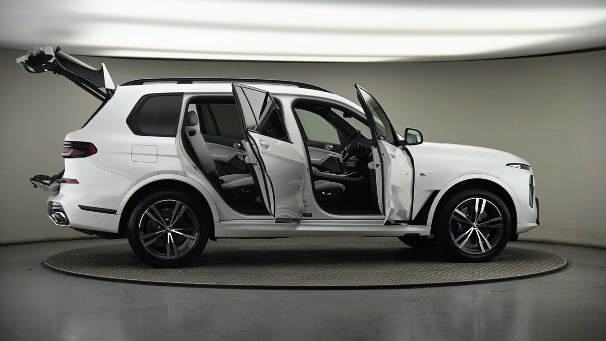 More views of BMW X7