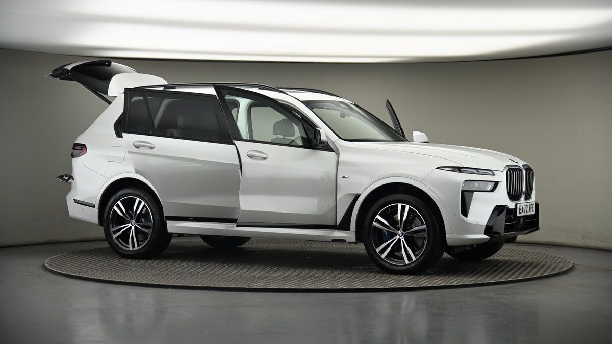 More views of BMW X7