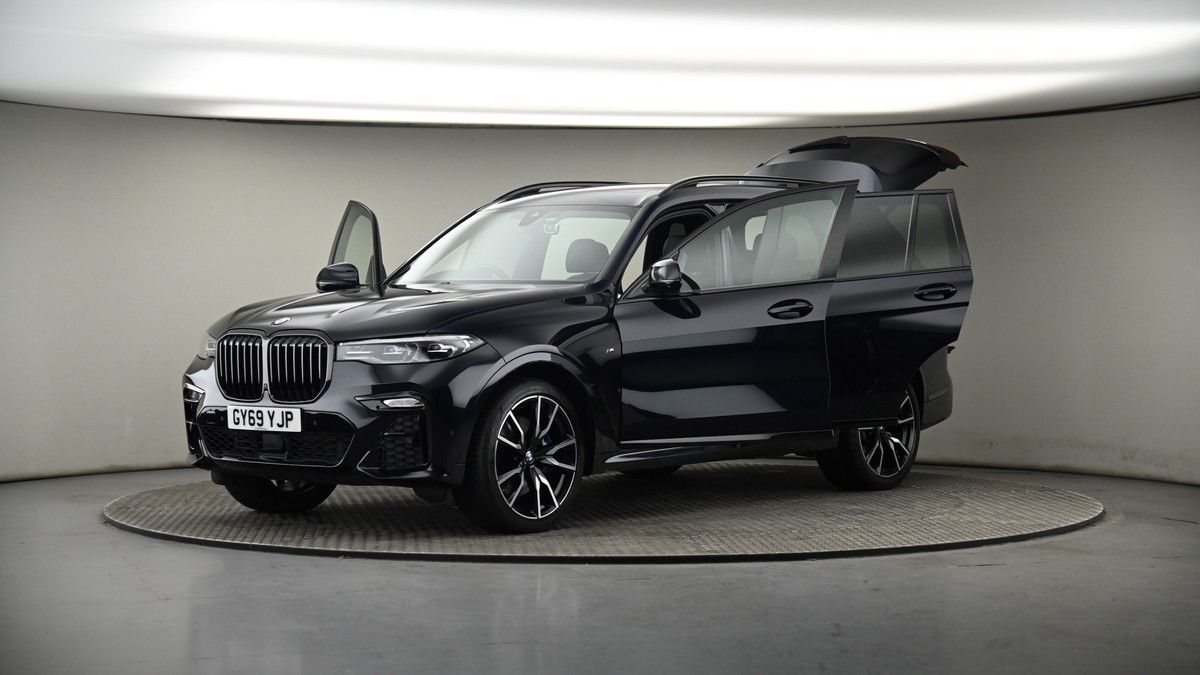 More views of BMW X7