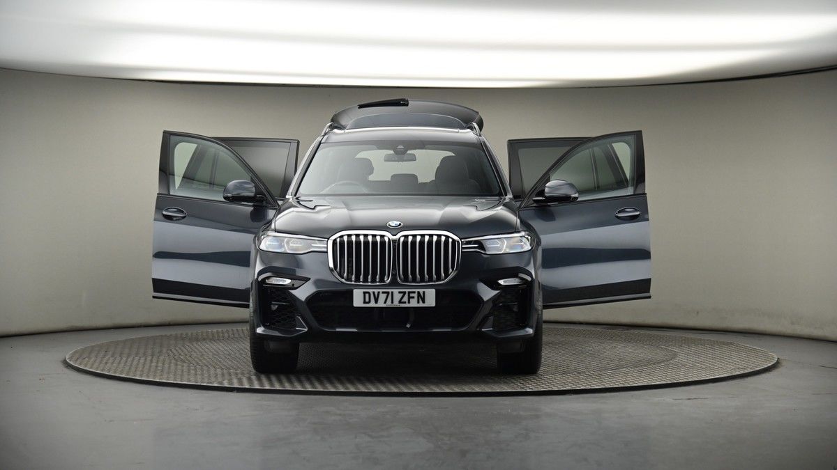 More views of BMW X7