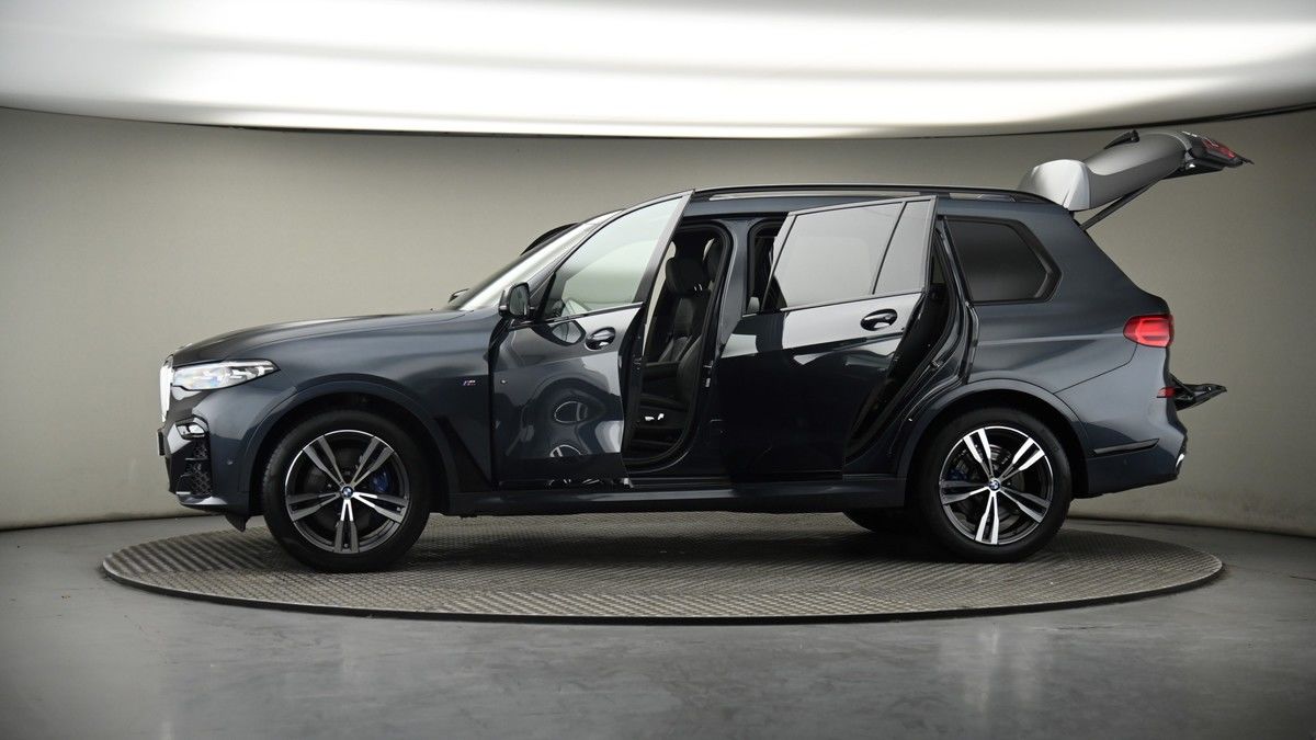 More views of BMW X7