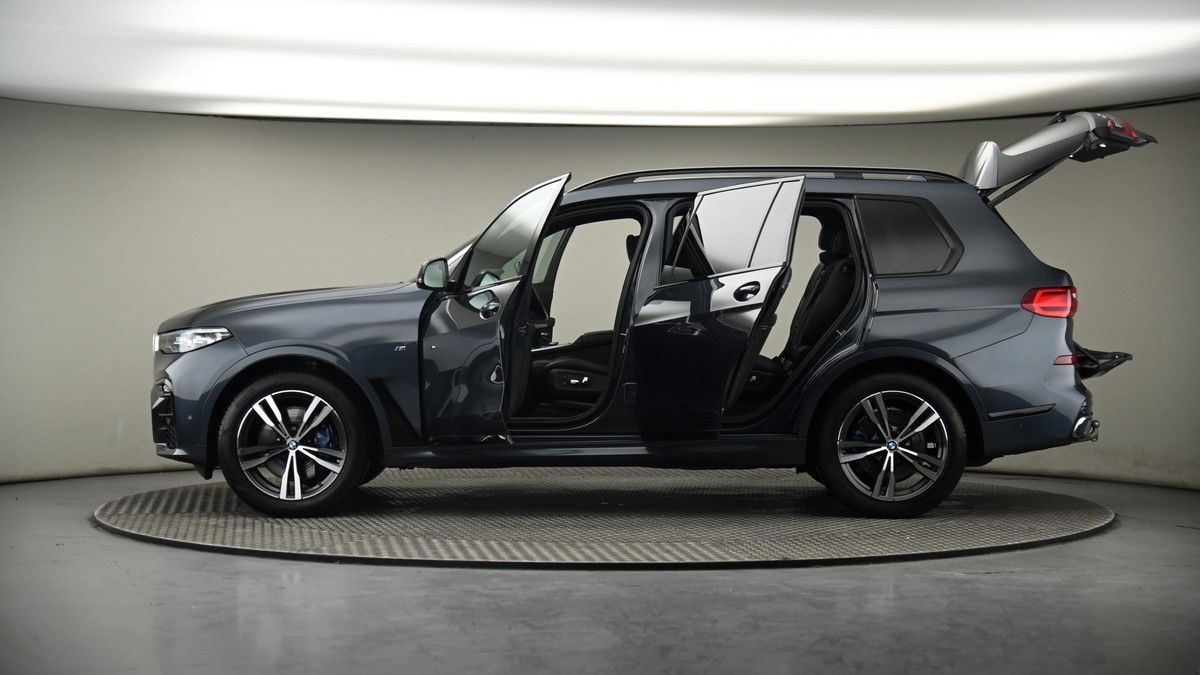 More views of BMW X7