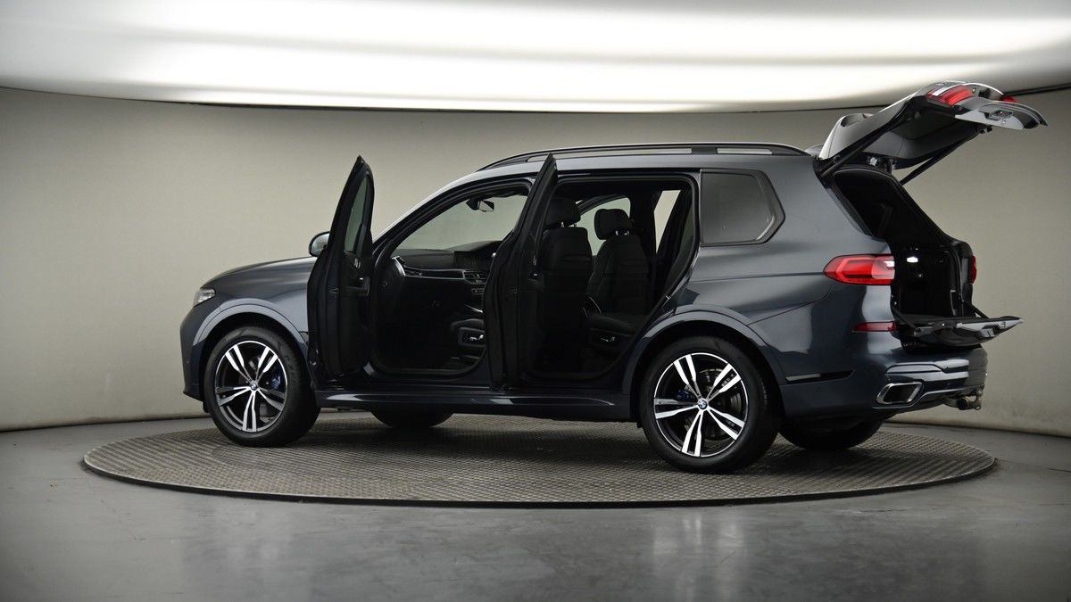 More views of BMW X7