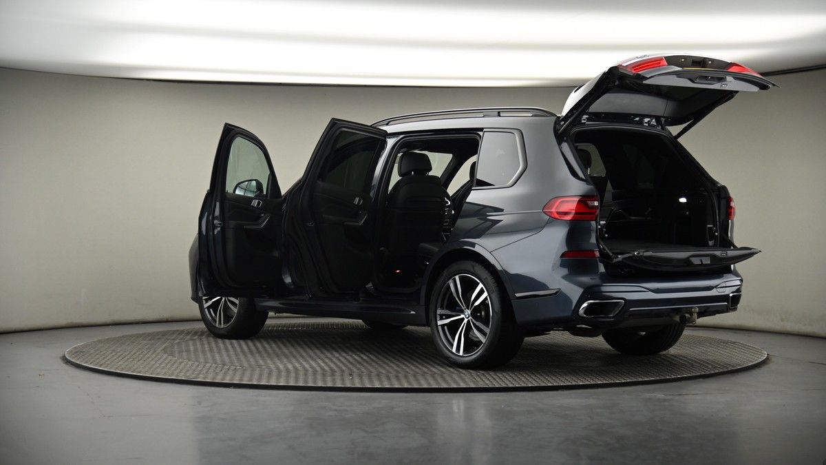 More views of BMW X7