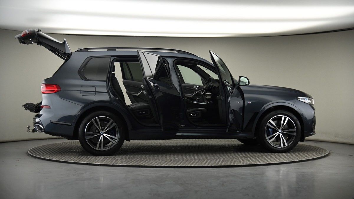 More views of BMW X7