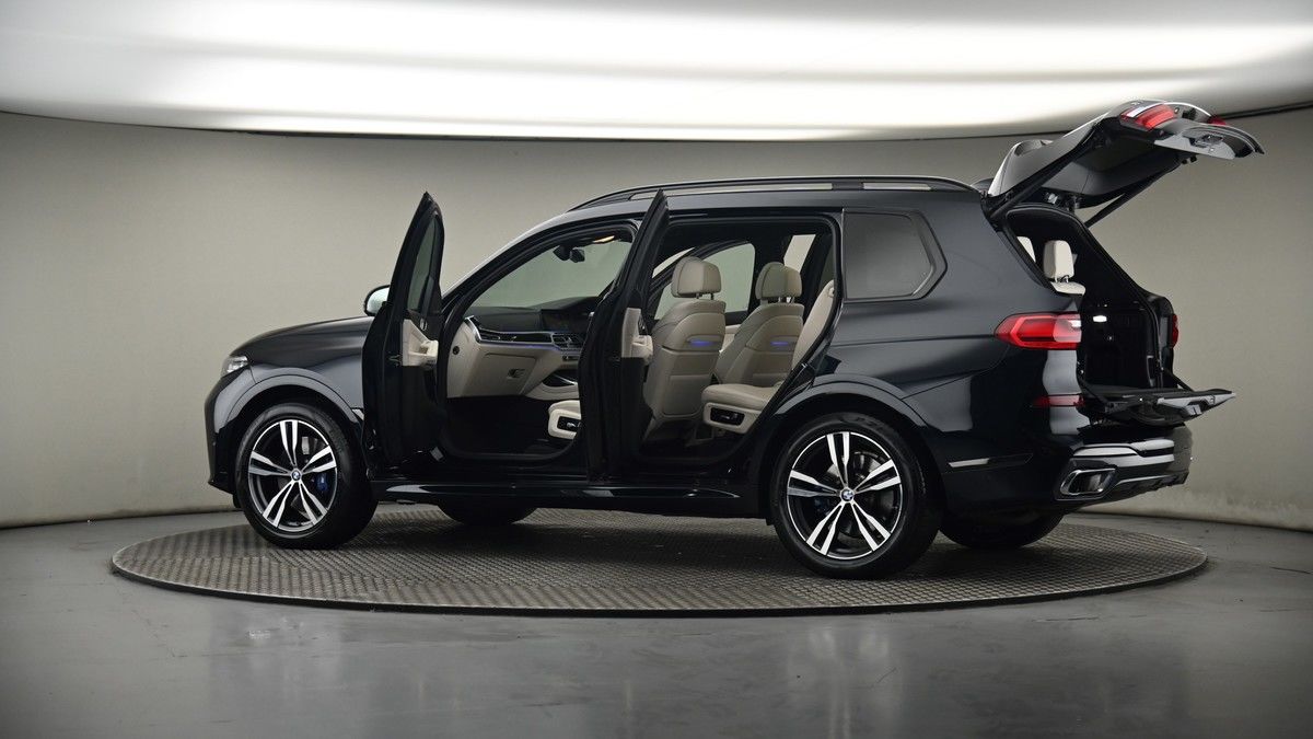 More views of BMW X7