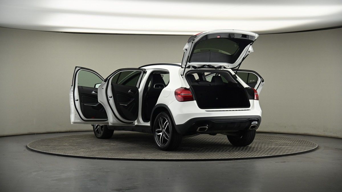 Mercedes-Benz GLA Image 7