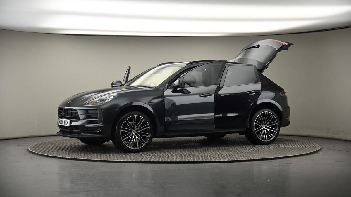 More views of Porsche Macan