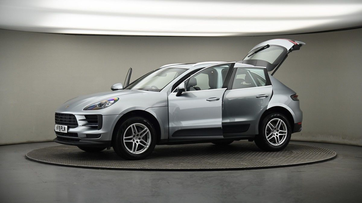 More views of Porsche Macan