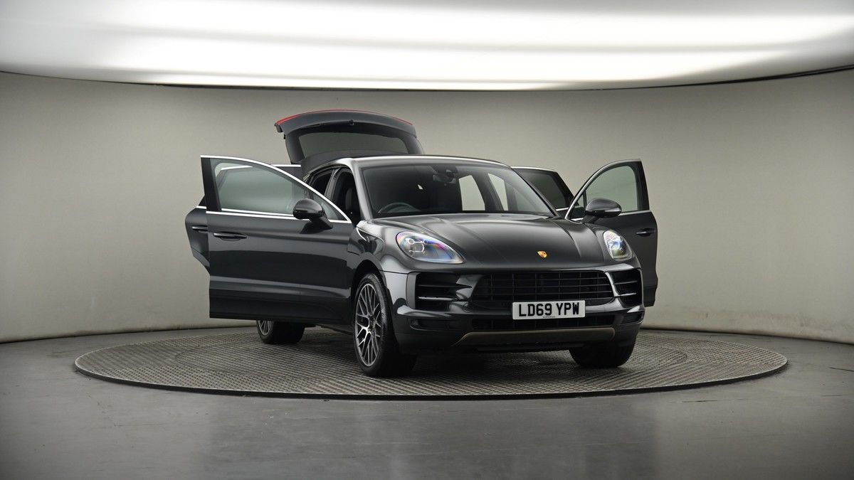 More views of Porsche Macan