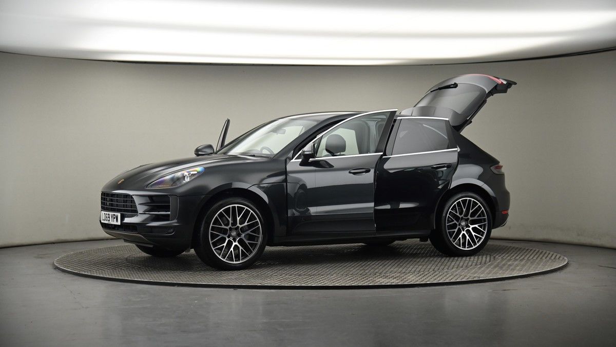 More views of Porsche Macan