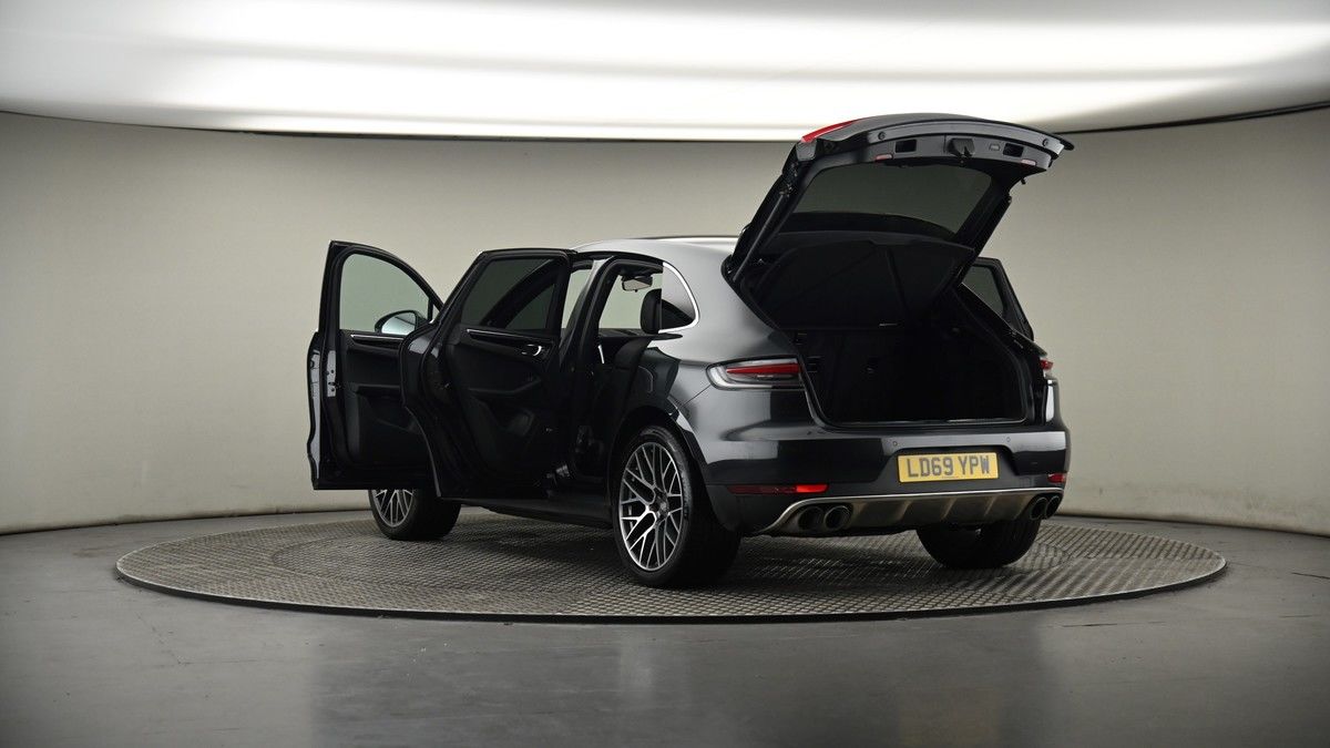 More views of Porsche Macan