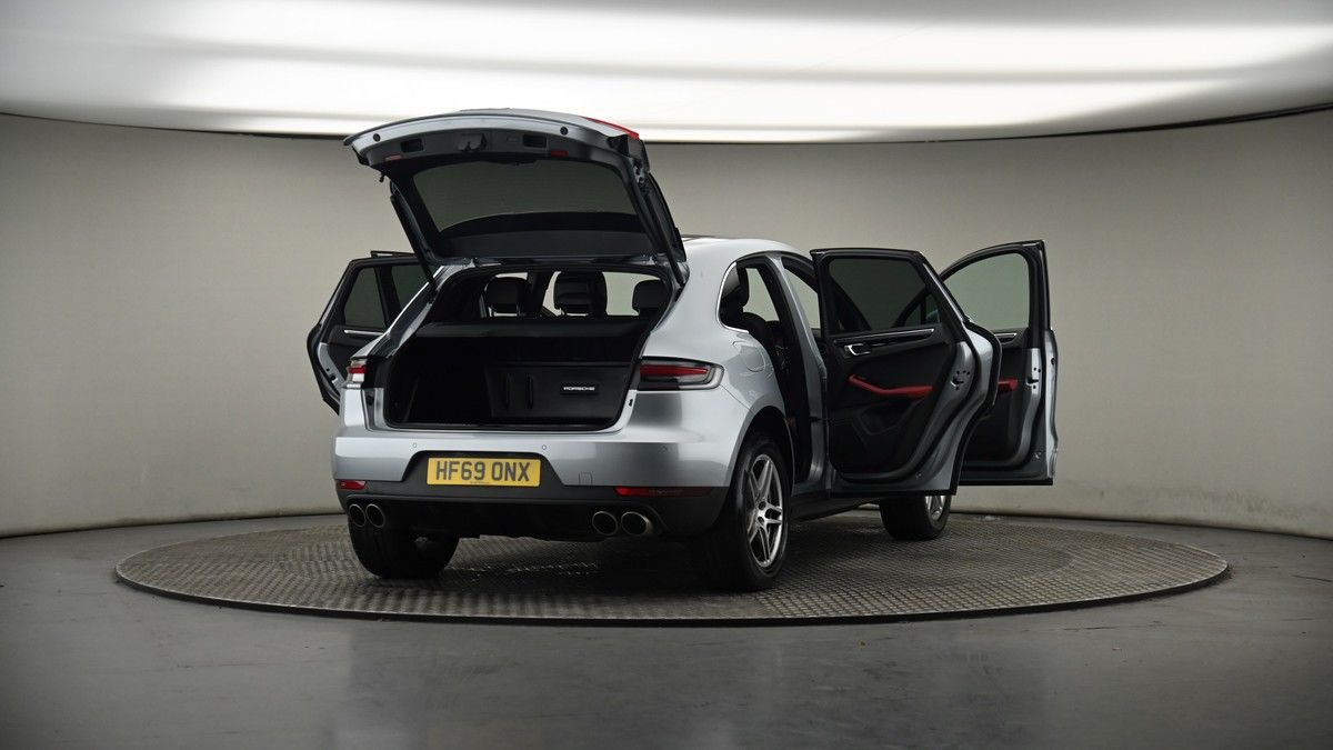 More views of Porsche Macan